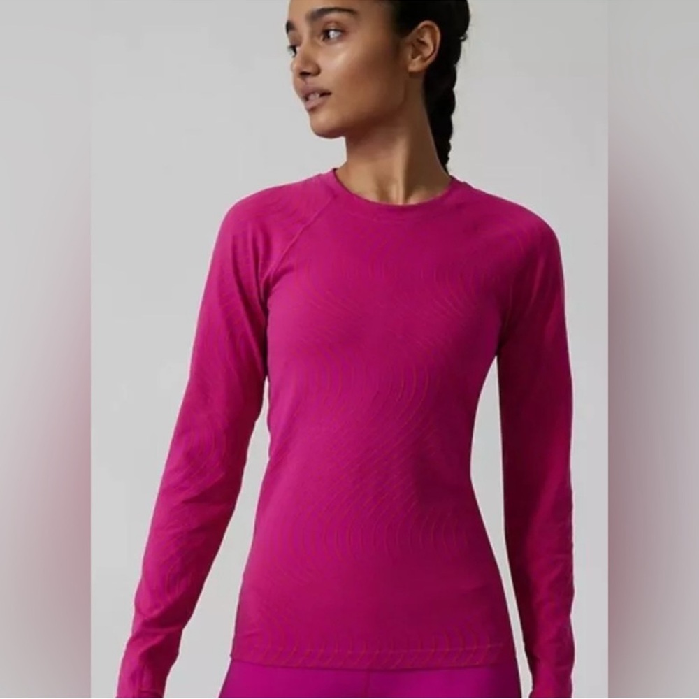 Athleta Momentum Seamless Long Sleeves Top in Electric Fuchsia Matador Red small